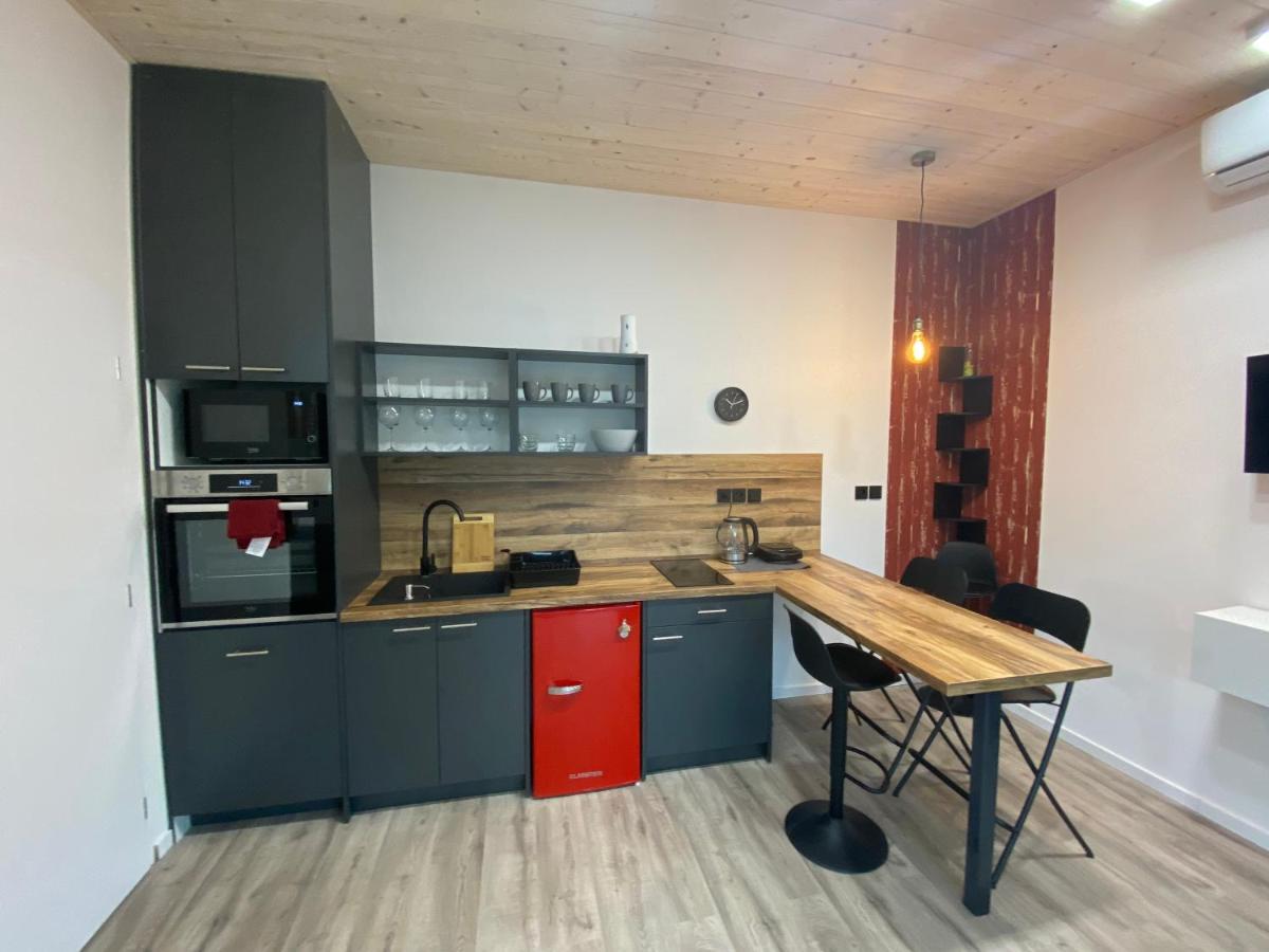 Tiny House Apartment ปาร์ดูบิตเซ ภายนอก รูปภาพ