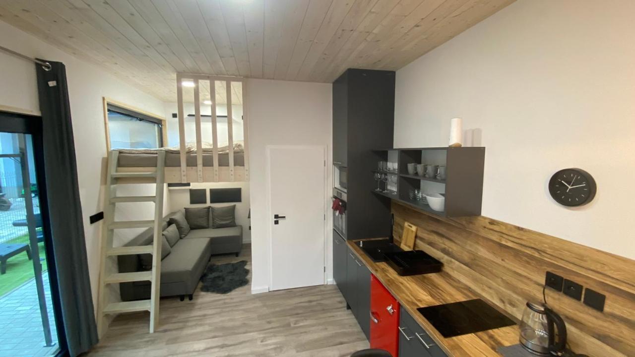 Tiny House Apartment ปาร์ดูบิตเซ ภายนอก รูปภาพ