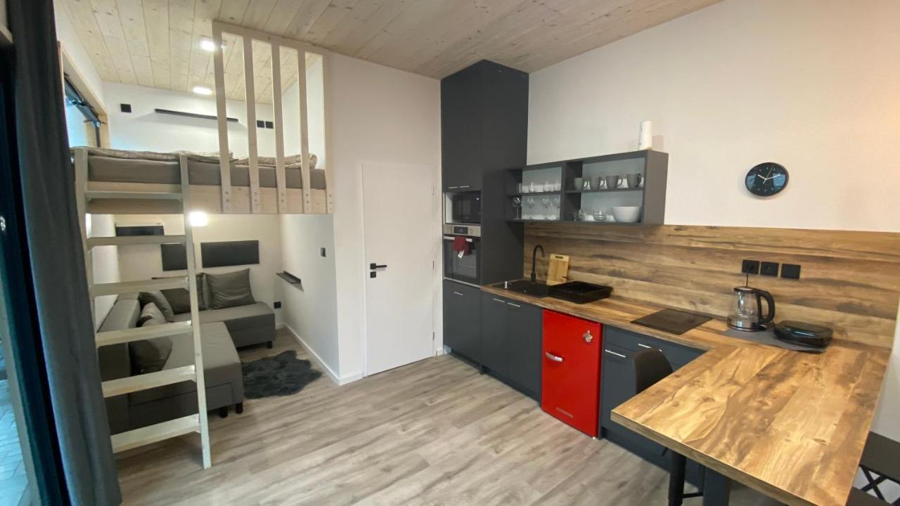 Tiny House Apartment ปาร์ดูบิตเซ ภายนอก รูปภาพ